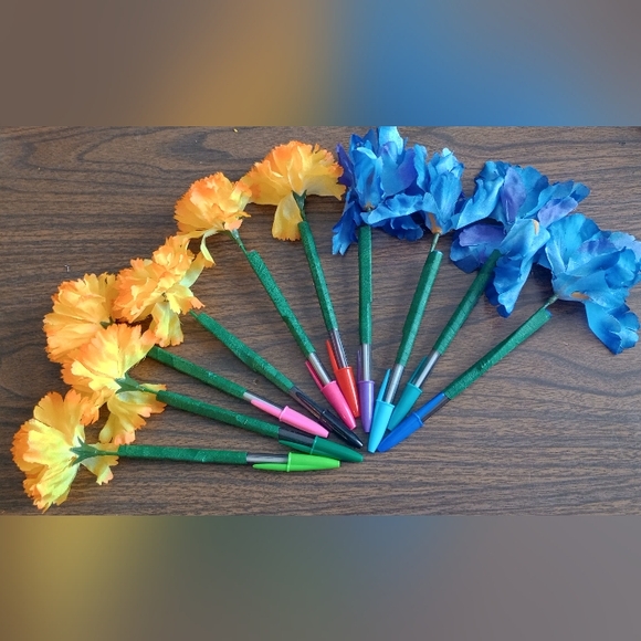 Handmade Flower Pen Bouquet - Picture 7 of 17